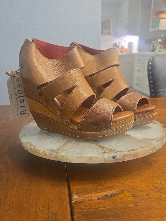Bed Stu Shoes - Nwt Bedstu Size 7 Leather Wedge Sandals